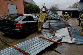 zerwany dach przez silny wiatr e340da5553ba