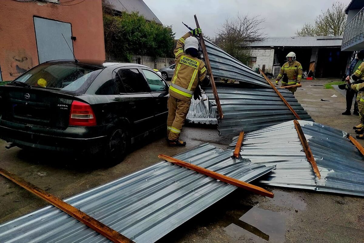 Prawie 600 interwencji na Lubelszczyźnie! Wojewoda zwołał sztab kryzysowy. To jeszcze nie koniec – nadchodzi druga fala wichur