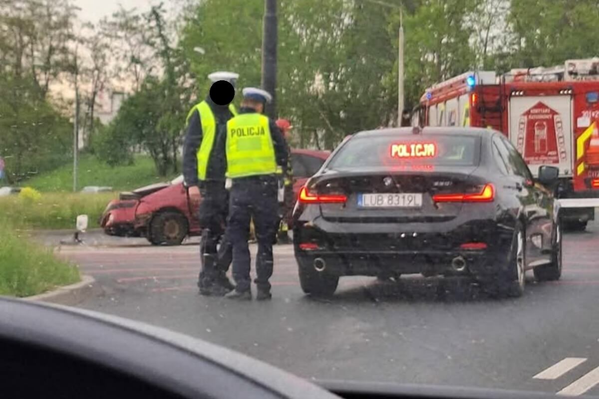 Zderzenie dwóch aut na Diamentowej w Lublinie. Są utrudnienia na skrzyżowaniu z Wrotkowską