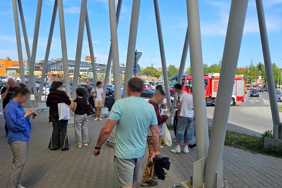 Alarm przeciwpożarowy w Galerii Mozaika, ewakuacja klientów i pracowników