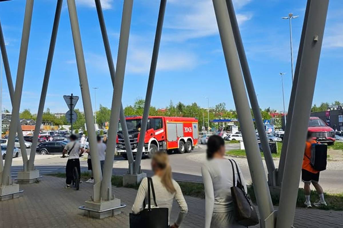 Alarm przeciwpożarowy w Galerii Mozaika, ewakuacja klientów i pracowników
