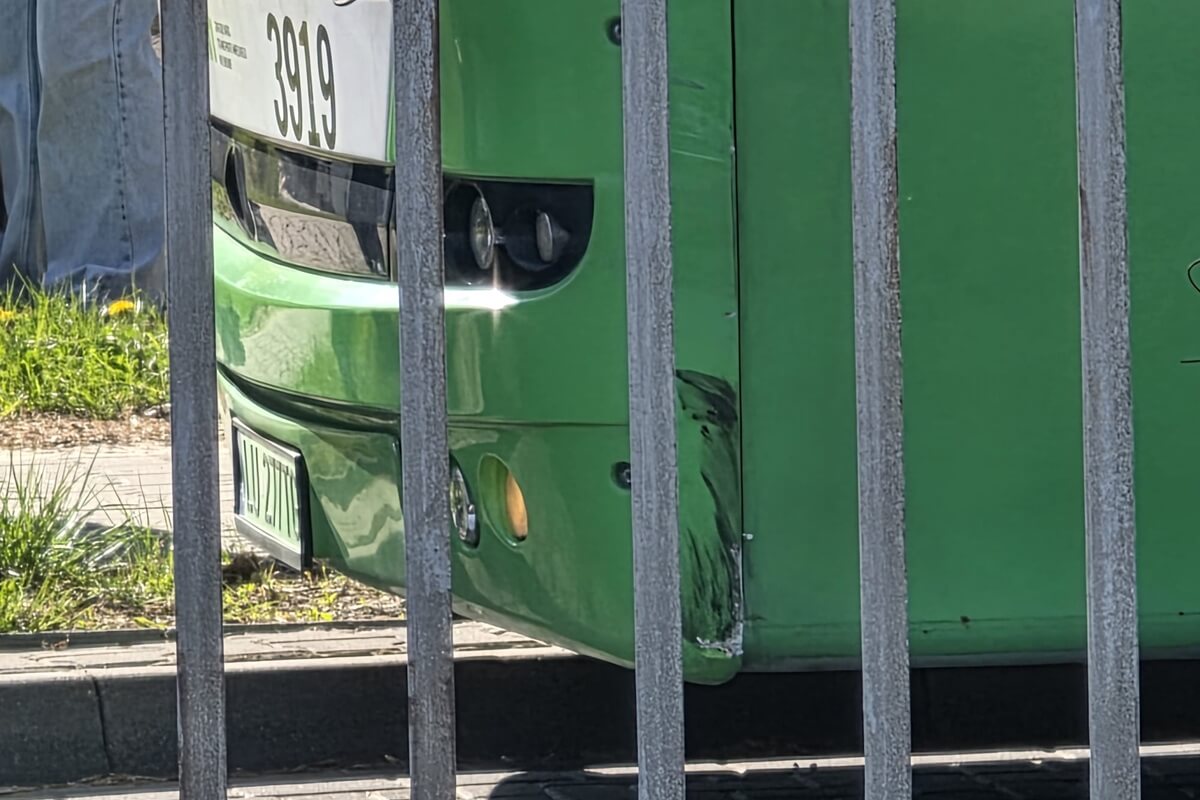 Honda zderzyła się z trolejbusem na rondzie Wincentego Pola