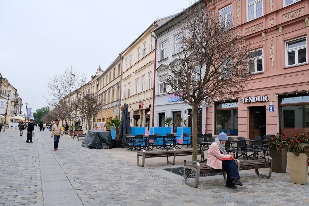 Ogródek gastronomiczny lodziarni Croco przy deptaku w Lublinie