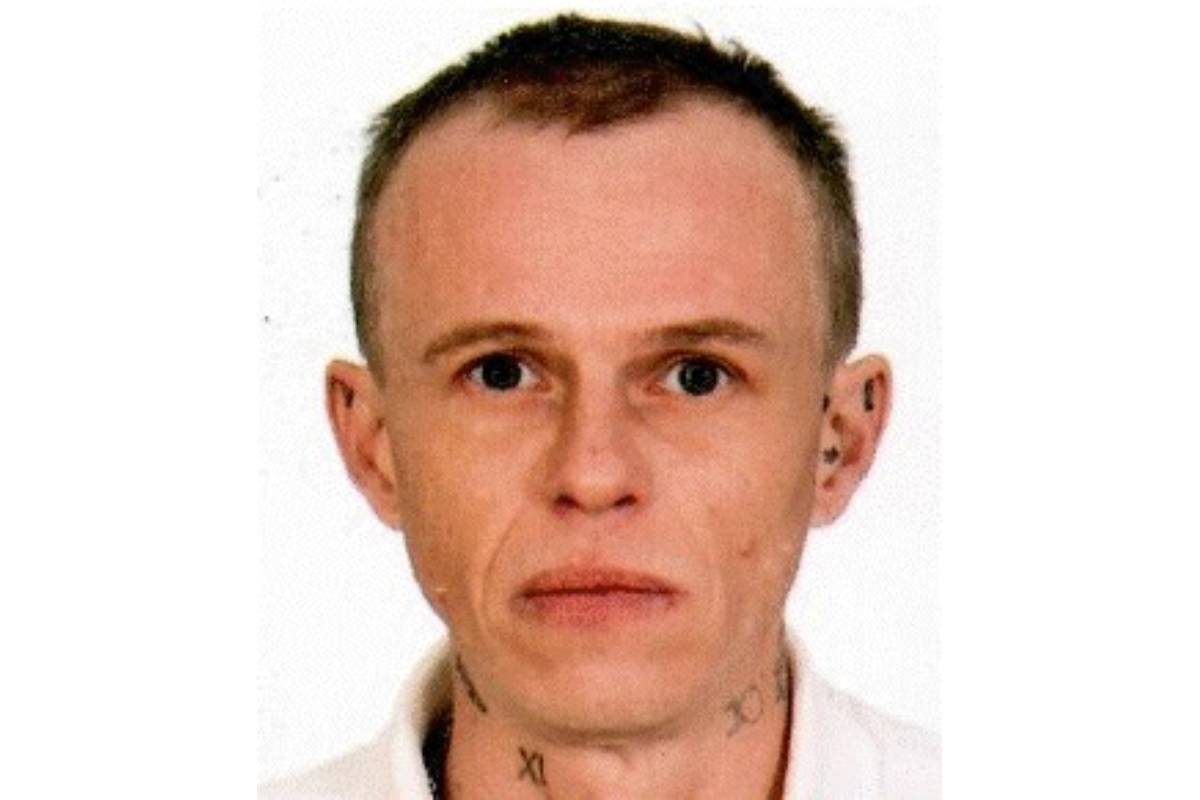 Wyszedł z domu pod osłoną nocy i przepadł. Policja pilnie szuka 43-letniego Piotra. Ma bardzo charakterystyczne tatuaże