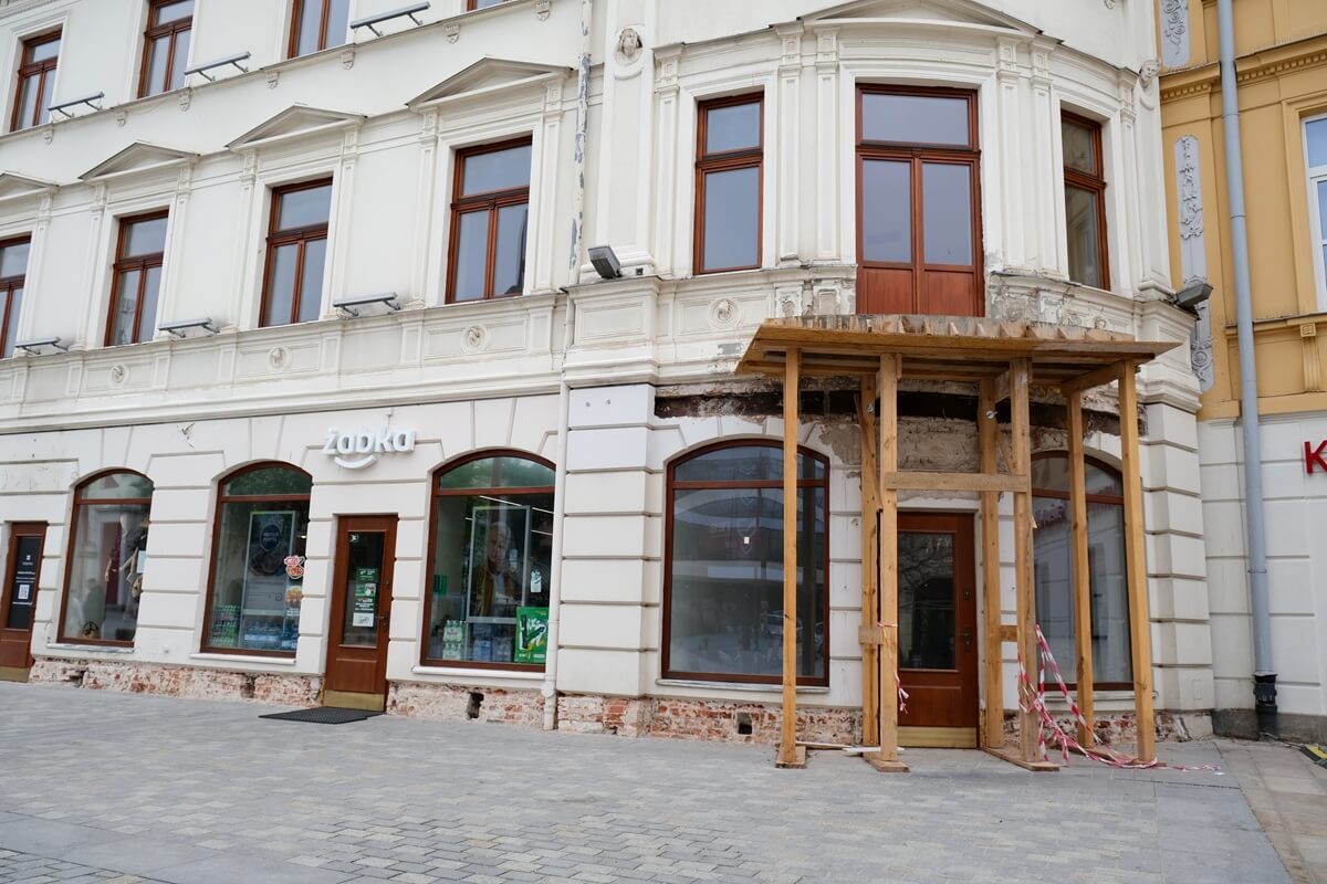 Hotel Europa wraca po latach i zmienia nazwę. Trwa wielki remont, w obiekcie otworzy się restauracja Magdy Gessler 3 Remont elewacji i balkonów w Hotelu Europa