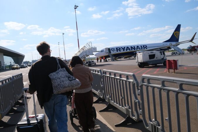 samolot ryanair na lotnisku w swidniku 6a955d778f88