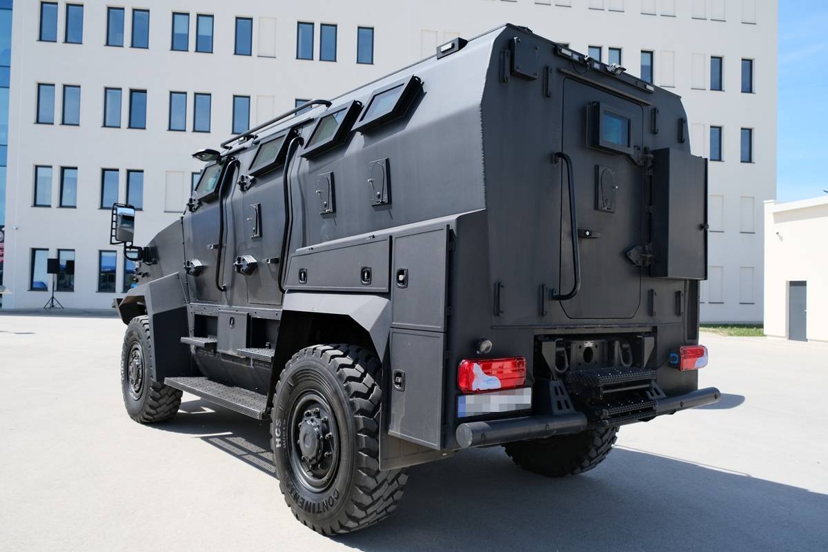 Nie każdy pododdział w Polsce ma takiego potwora! Od początku roku jest w Lublinie. Ten potwór waży 15 ton i wytrzyma wybuch miny 6 Transporter TUR Samodzielnego Pododdziału Kontrterrorystycznego w Lublinie