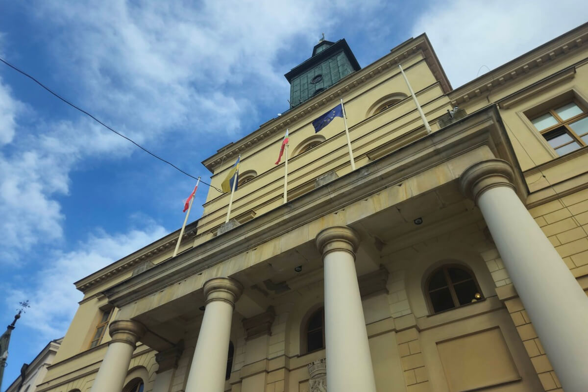 Lublin zdjął ukraińską flagę z balkonu Ratusza. Miasto: decyzja związana z postawą Zełenskiego
