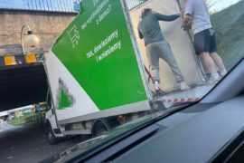 kierowca auta dostawczego zaklinowal sie pod wiaduktem jana pawla adcd943dbd35