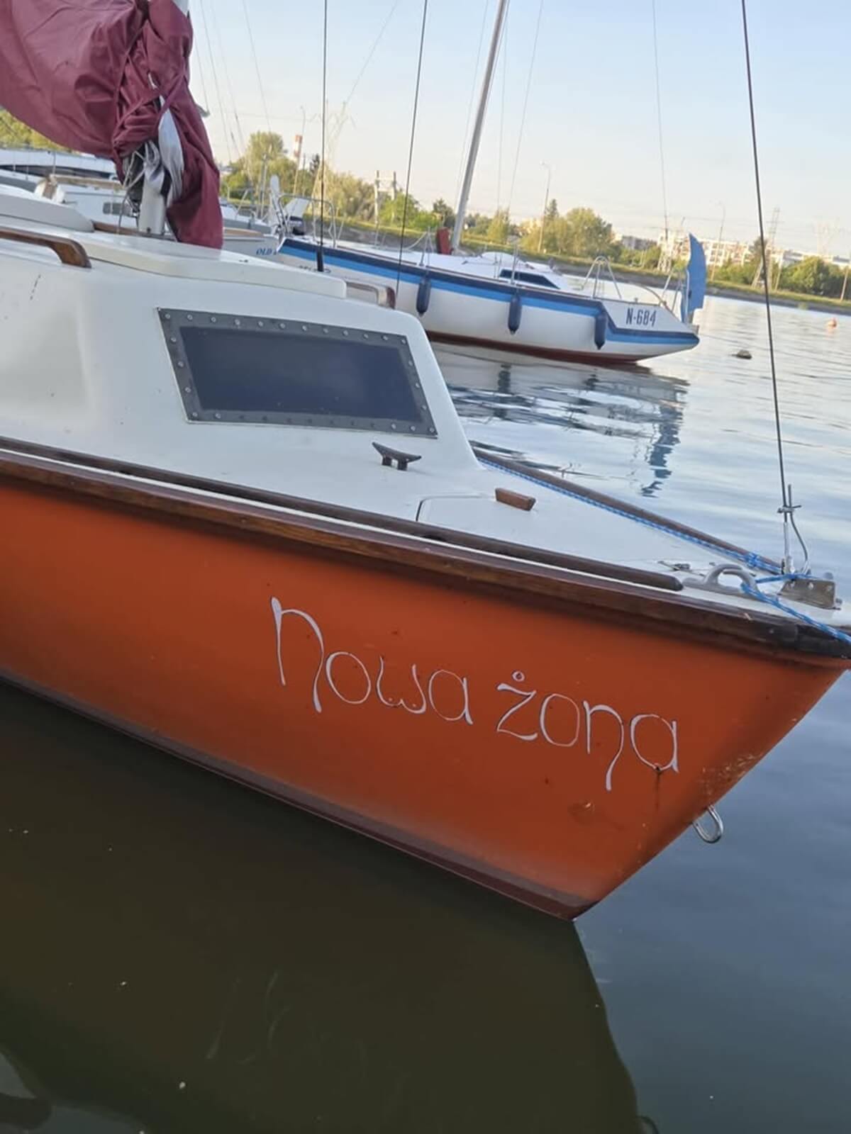 Łódź "Nowa żona" dryfująca na Zalewie Zemborzyckim