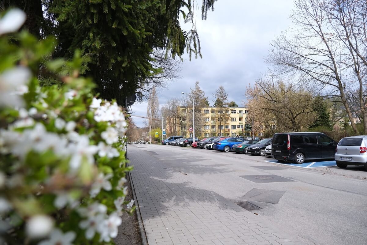 Drogowcy wchodzą na ul. Puławską. Najpierw sfrezują stary asfalt, będą lokalne zwężenia dla kierowców