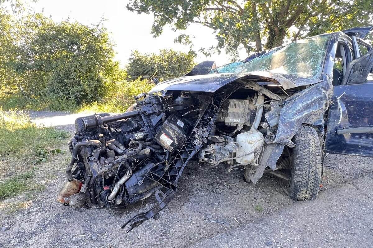 Pijany rajd nastolatków pod Lublinem. 16-latek bez prawa jazdy rozbił się na drzewie i dachował [ZDJĘCIA]
