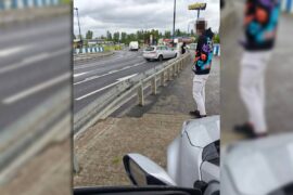zderzenie forda z volkswagenem na rondzie przy makro d90b01ffe2c3