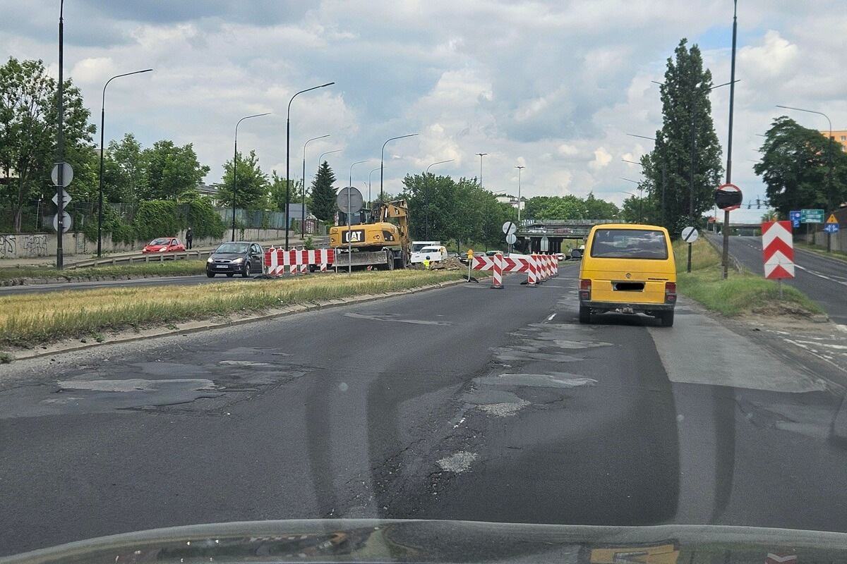 Zwężenie na al. Witosa. Zamknęli po pasie w stronę centrum i Świdnika, tworzą się korki