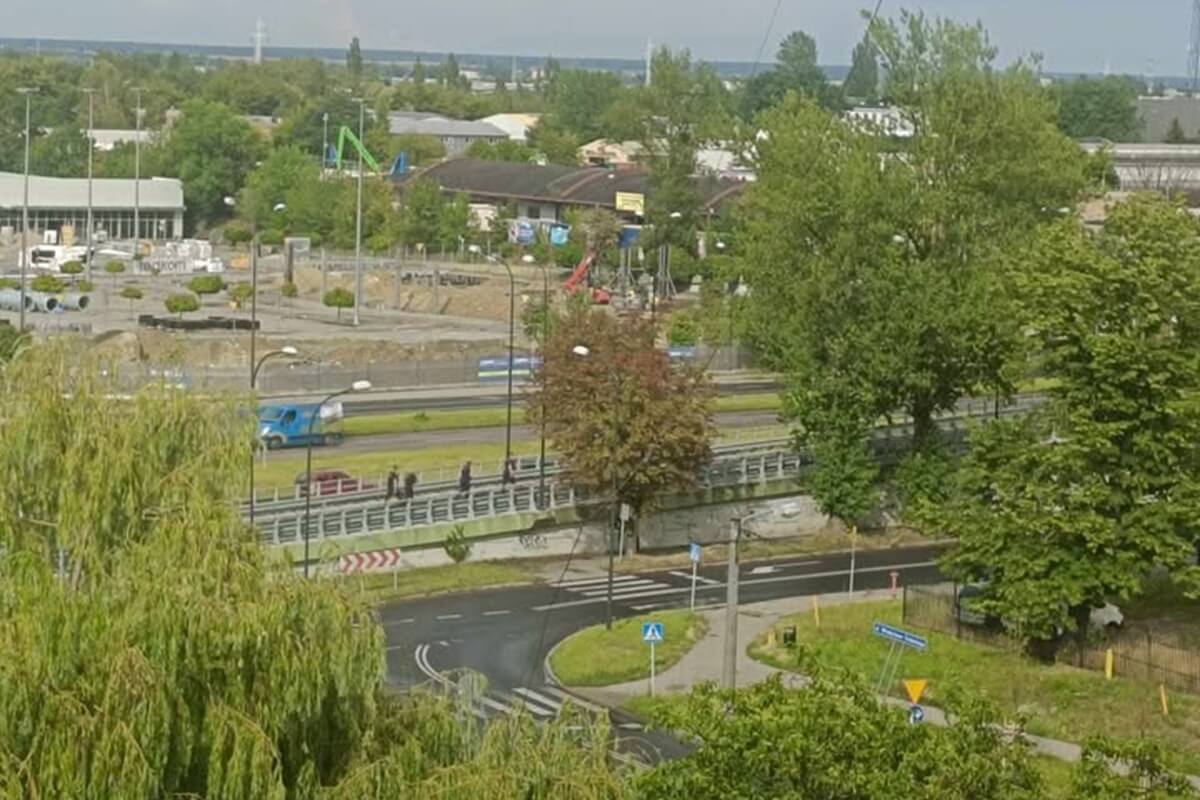 Szeroko zakrojone poszukiwania w Lublinie. Po sygnale o zagrożeniu życia służby odnalazły młodego mężczyznę 2 Akcja poszukiwawcza mężczyzny na wiadukcie nad al. Witosa