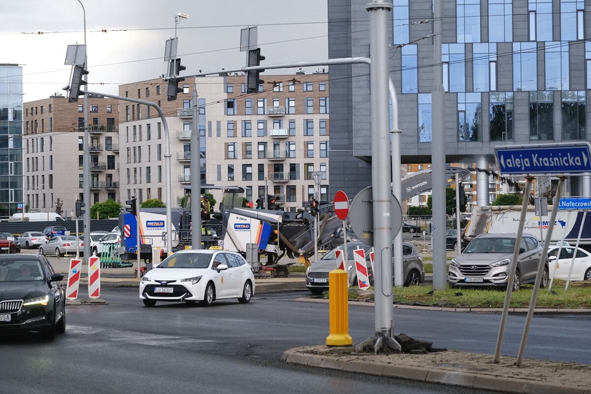 Deszcz wstrzymał remont na Kraśnickiej i Nałęczowskiej. ZDiTM odwołuje objazdy