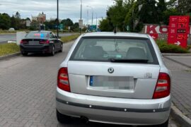 Chciał ścigać się z nieoznakowanym BMW na al. Tysiąclecia. Kierowca skody miał promil i zakaz prowadzenia pojazdów