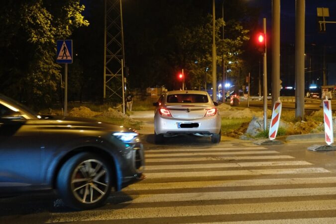 kierowcy robiacy zawrote na glebokiej przez chodnik bd8b3e735de9