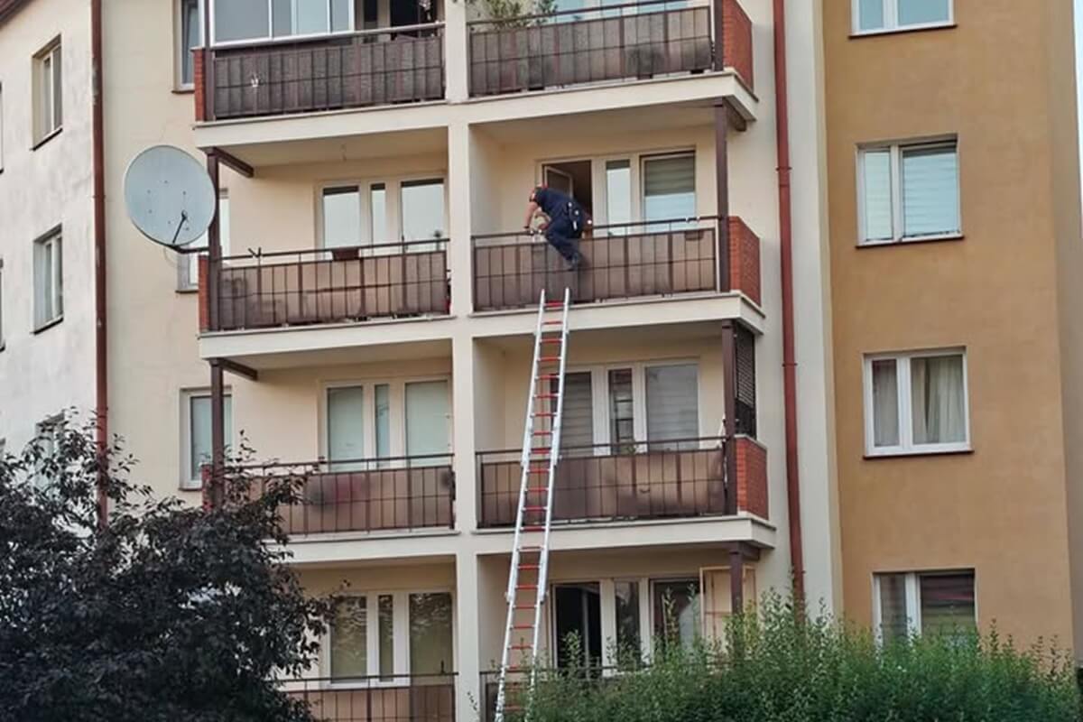 Młoda kobieta wypadła z okna mieszkania przy ul. Bursztynowej