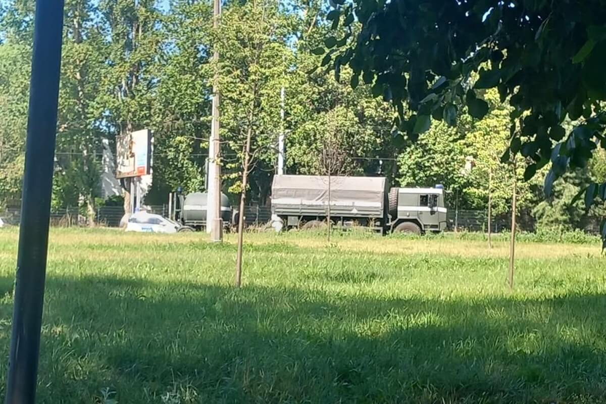 Akcja policji i saperów przy al. Andersa w Lublinie. Jeden z mieszkańców znalazł granat pod starym mostem 3 Policja i saperzy przy starym moście na al. Andersa