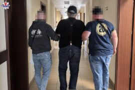 ukradl czekolady zaatakowal ochroniarza b9897e346484