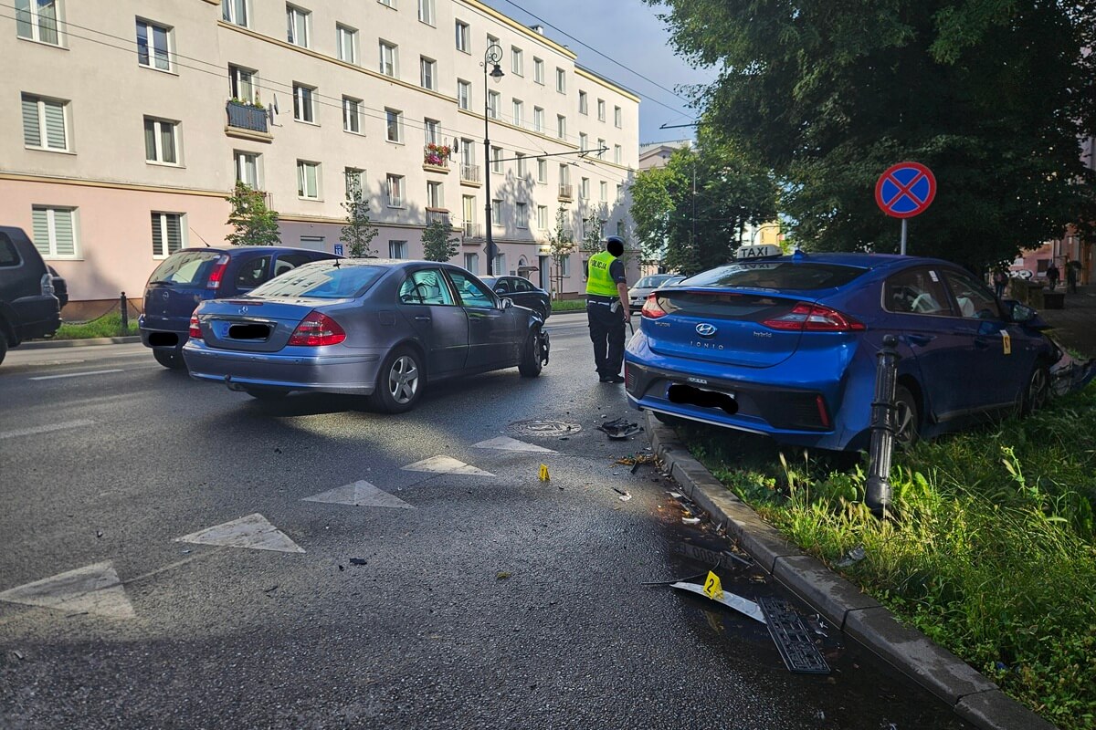 Zderzenie hyundaia z mercedesem na ul. Lipowej w Lublinie