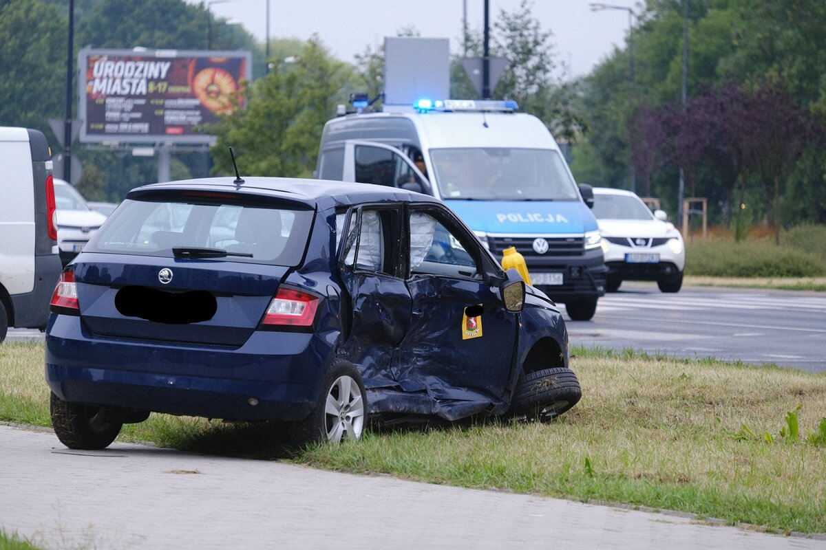 Zderzenie skody z fordem na al. Solidarności w Lublinie