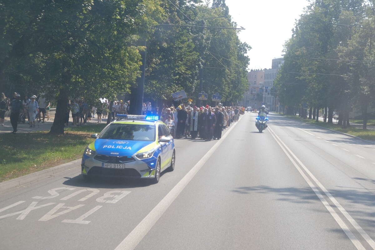 Ruszyła 48. Lubelska Piesza Pielgrzymka na Jasną Górę. Tłumy na ulicach Lublina. Pątnicy do pokonania mają 320 kilometrów 8 48. Lubelska Piesza Pielgrzymka z Lublina na Jasną Górę