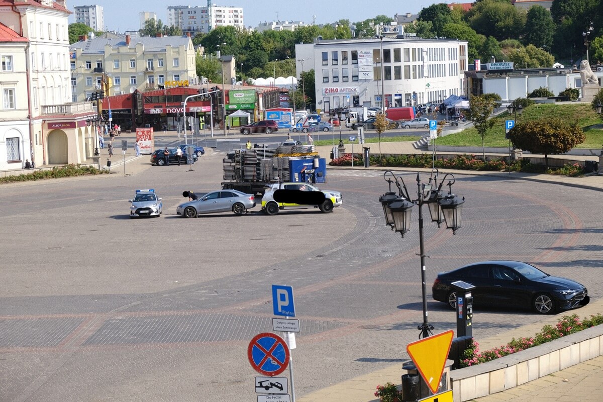 Akcja odholowywania samochodów z Placu Zamkowego