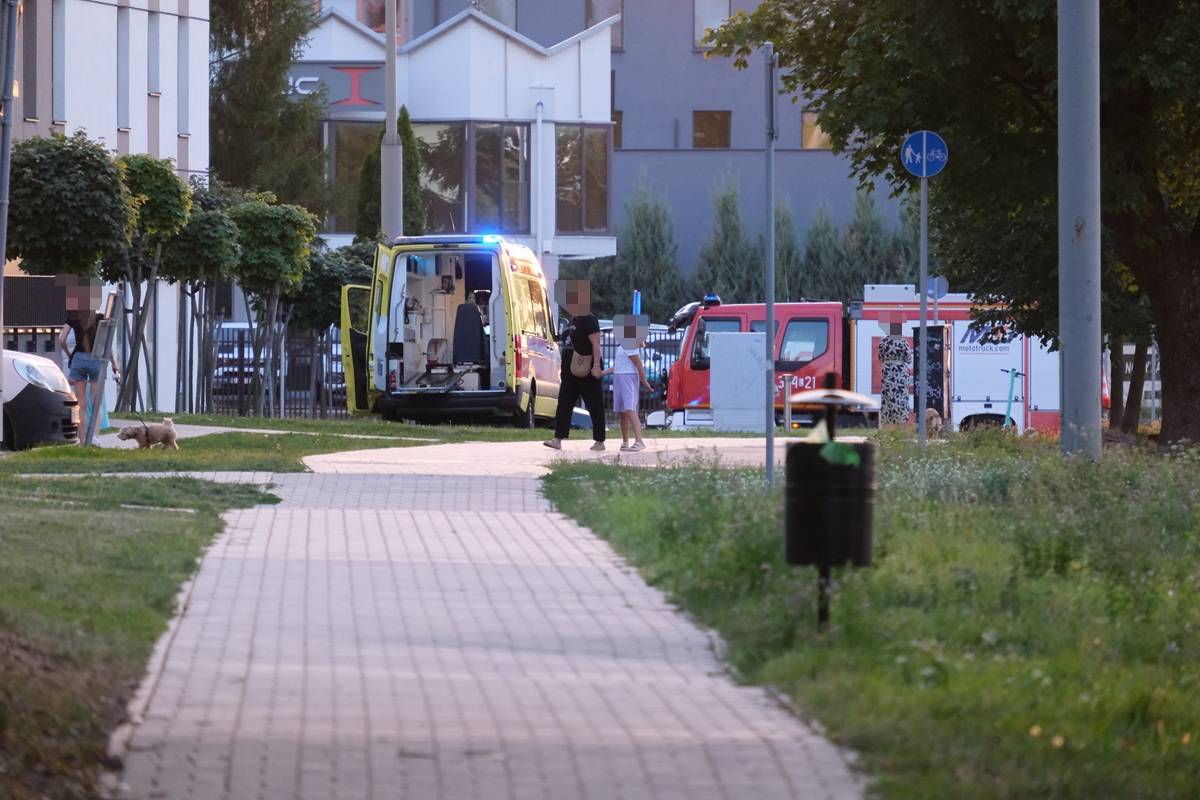 Dramatyczna akcja na ul. Nałęczowskiej w Lublinie. Kobieta skoczyła z 4. piętra 2 Akcja służb ratunkowych przy ul. Nałęczowskiej