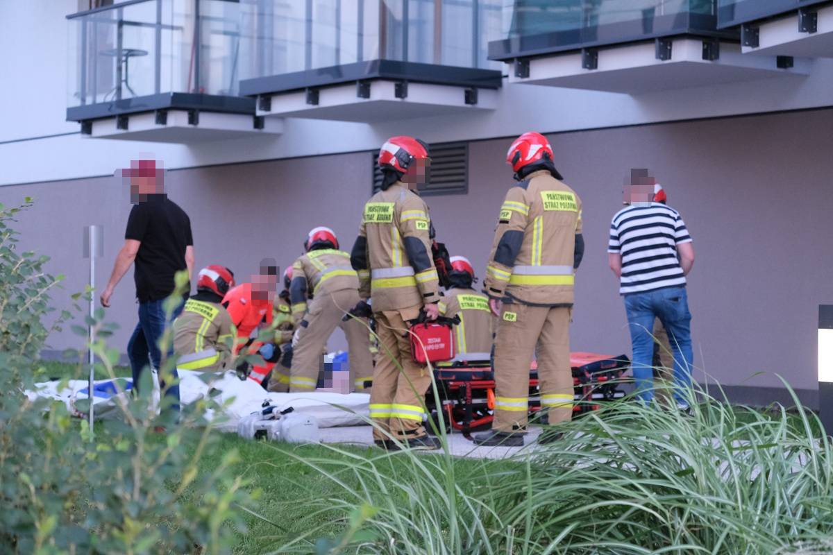 Dramatyczna akcja na ul. Nałęczowskiej w Lublinie. Kobieta skoczyła z 4. piętra 3 Akcja służb ratunkowych przy ul. Nałęczowskiej
