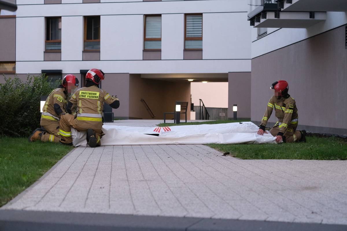 Dramatyczna akcja na ul. Nałęczowskiej w Lublinie. Kobieta skoczyła z 4. piętra 4 Akcja służb ratunkowych przy ul. Nałęczowskiej
