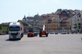 budowa sceny na placu zamkowym f945b98c9484