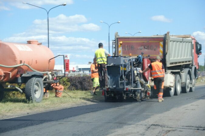 drogowcy ukladajacy asfalt na witosa 11a500ebb3f1