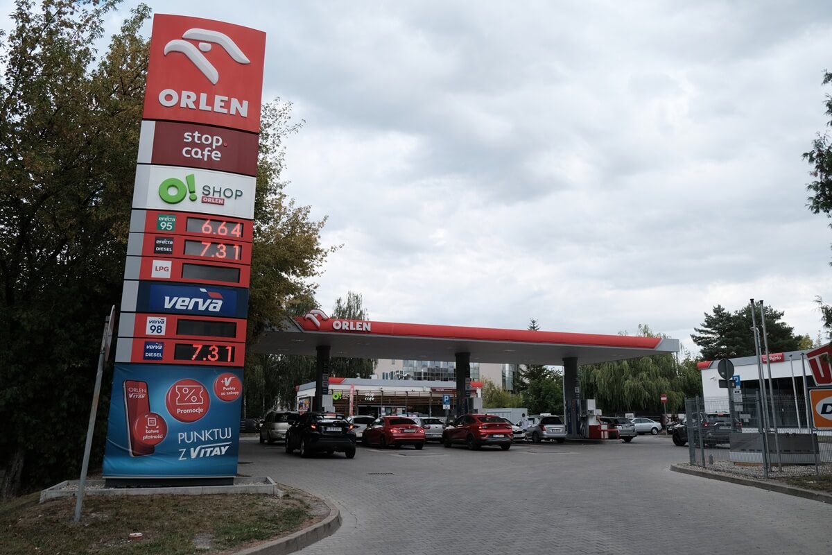 Paliwo podrożeje choćby o 80 groszy na litrze. Kierowcy z Lublina ruszyli na stacje paliw, niektórzy tankują „na zapas”