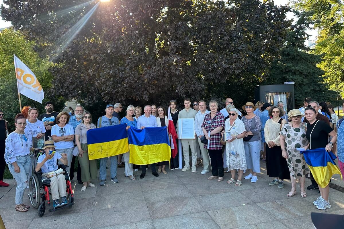 Nie bądź obojętny. Lublin sprzeciwił się fali hejtu wobec Ukraińców w Polsce | ZDJĘCIA 4 Manifestacja "Nie bądź obojętny" w Lublinie