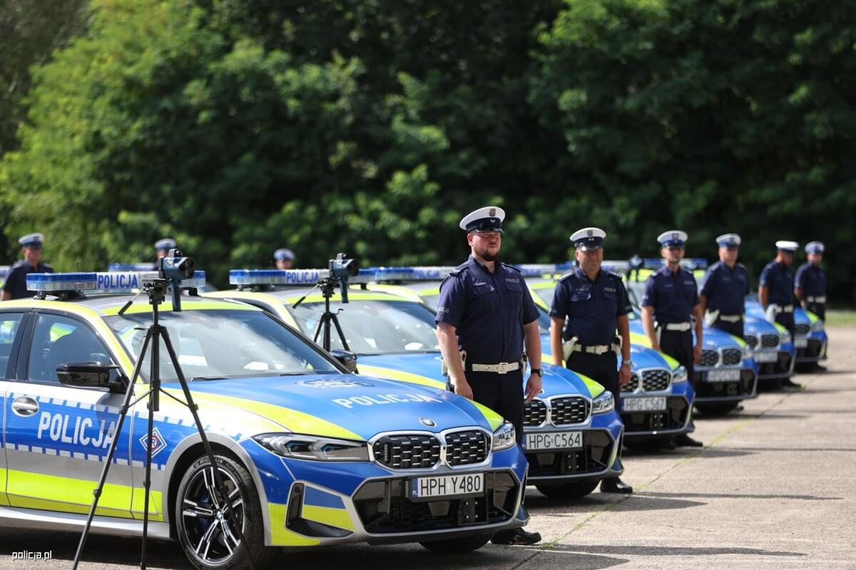 Nowe 370-konne BMW M340i dla lubelskiej drogówki. Policja odebrała też nowoczesne manualne radary