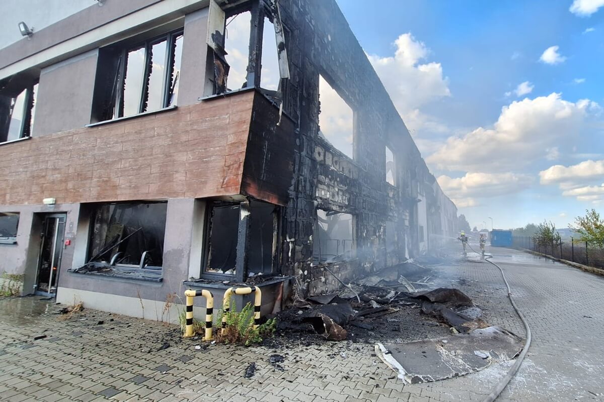 Pożar hali przy ul. Kasprowicza w Lublinie. Czarny dym był widoczny z wielu kilometrów, straty sięgają 30 mln zł | ZDJĘCIA 3 Pożar hali przy ul. Kasprowicza w Lublinie