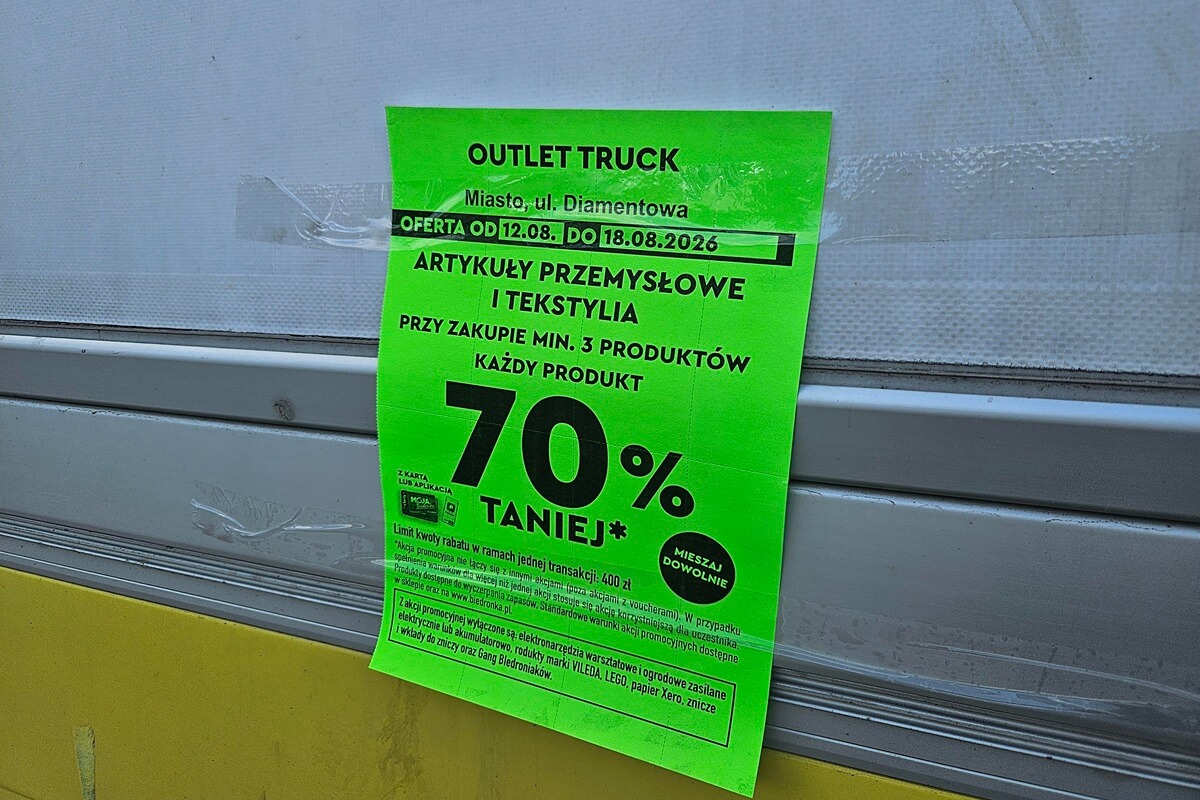 -70% na artykuły przemysłowe i tekstylne w przyczepie wyprzedażowej Biedronki