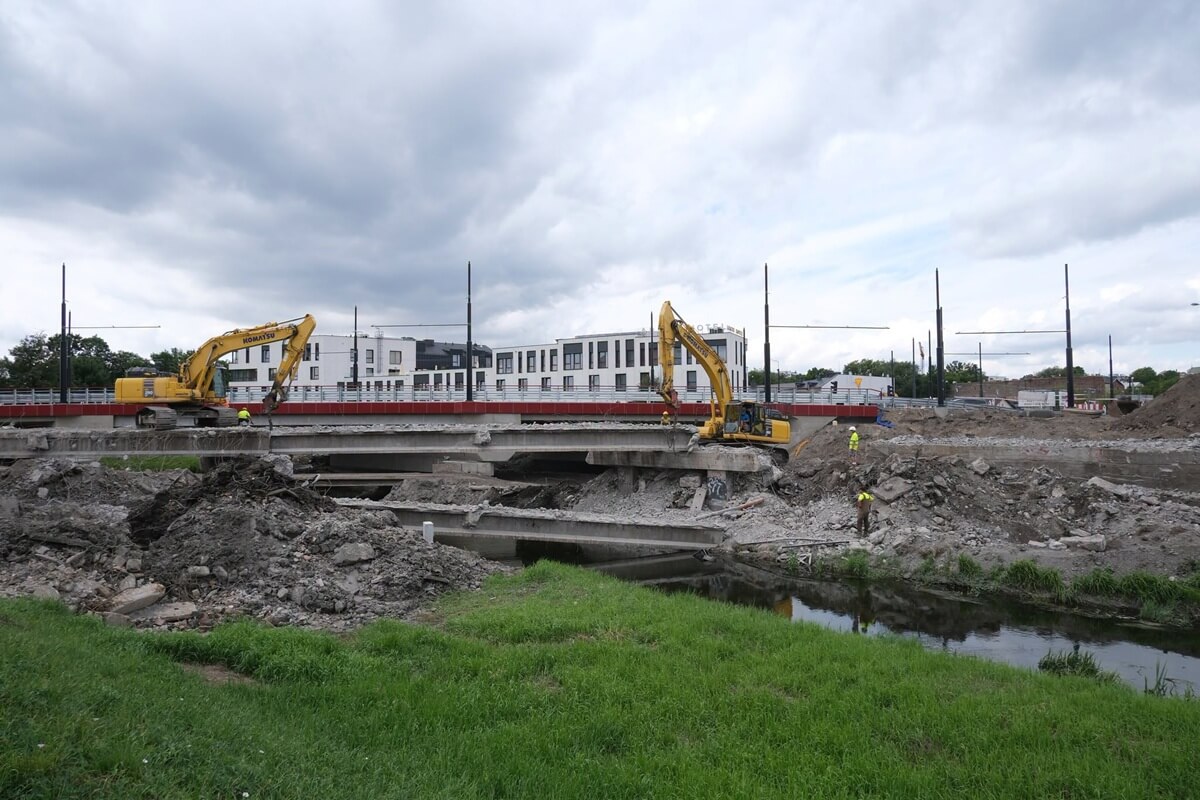Znika drugi most na al. Unii Lubelskiej. Zobacz, jak idą prace | ZDJĘCIA 2 Rozbiórka drugiego mostu na al. Unii Lubelskiej