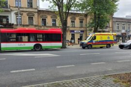 starsza kobieta przewrocila sie w autobusie 26243d3d0229