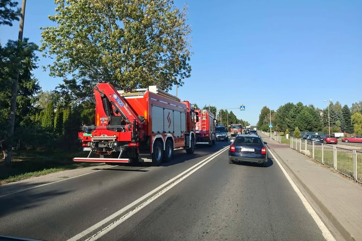 Zderzenie osobówki z busem wiozącym dzieci na trasie Lublin-Łęczna. Duże korki