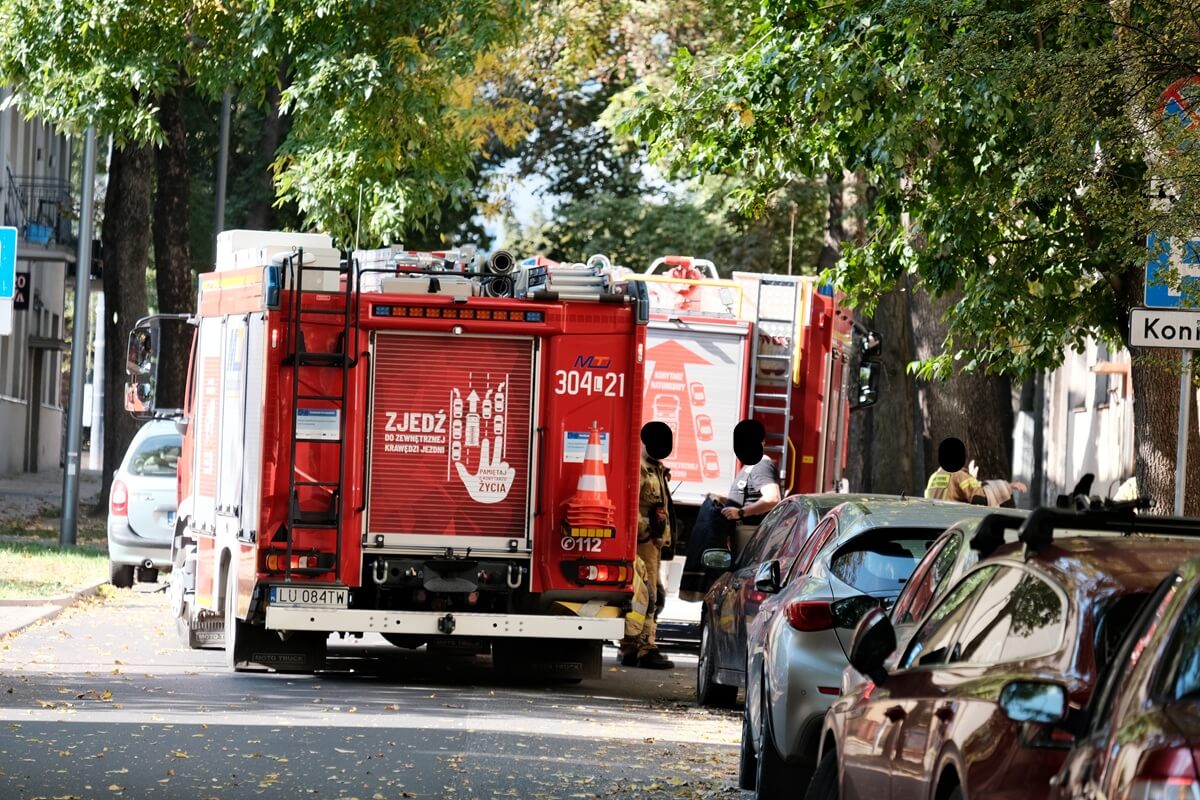 Akcja gaśnicza pożaru mieszkania w bloku przy ul. Szczerbowskiego