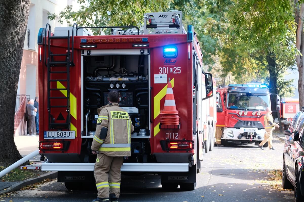 Akcja gaśnicza pożaru mieszkania w bloku przy ul. Szczerbowskiego