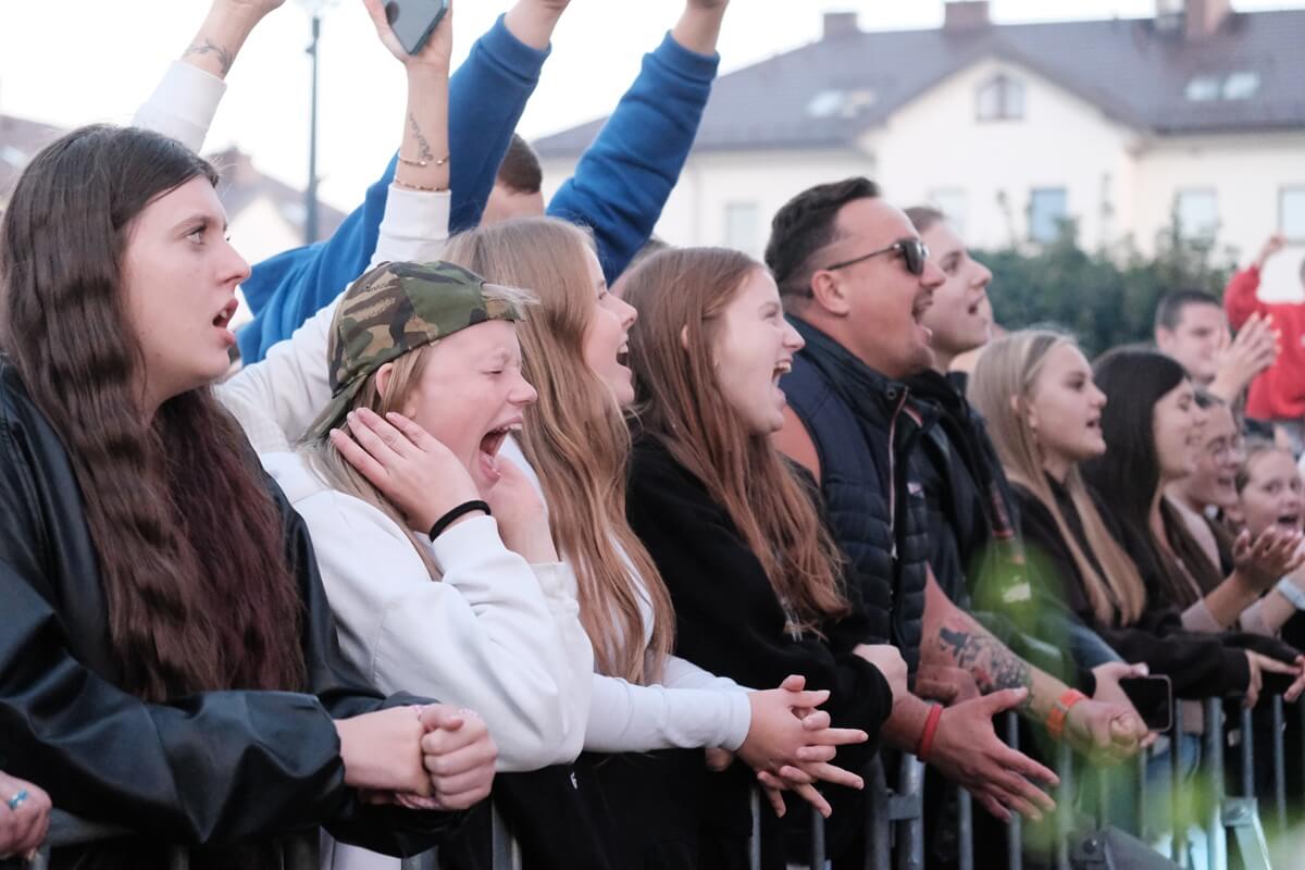 Dożynki Gminy Głusk w Dominowie. Zespół Defis porwał publiczność. Tłumy pod sceną! Zobaczcie zdjęcia 14 Dożynki Gminy Głusk w Dominowie