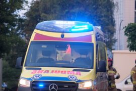 karetka ambulans na sygnale 7a26f2da938c