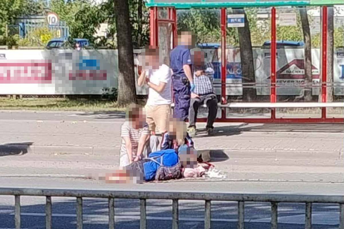 Senior na rowerze wpadł pod koła ciężarówki. Mimo starań lekarzy nie udało się uratować mężczyzny