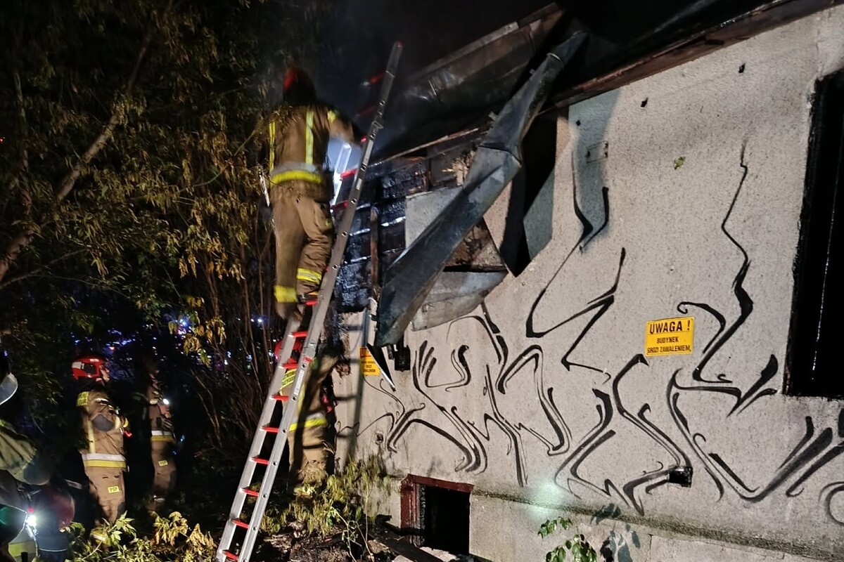 Nocny pożar przy VIVO! Lublin. 7 zastępów straży w akcji gaśniczej przy ul. Działkowej | ZDJĘCIA 4 Pożar pustostanu przy ul. Działkowej w Lublinie