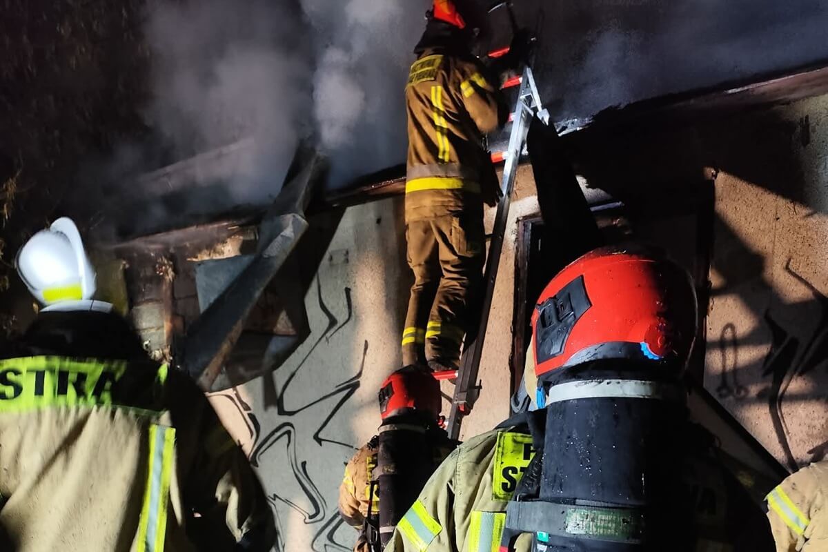 Nocny pożar przy VIVO! Lublin. 7 zastępów straży w akcji gaśniczej przy ul. Działkowej | ZDJĘCIA 3 Pożar pustostanu przy ul. Działkowej w Lublinie