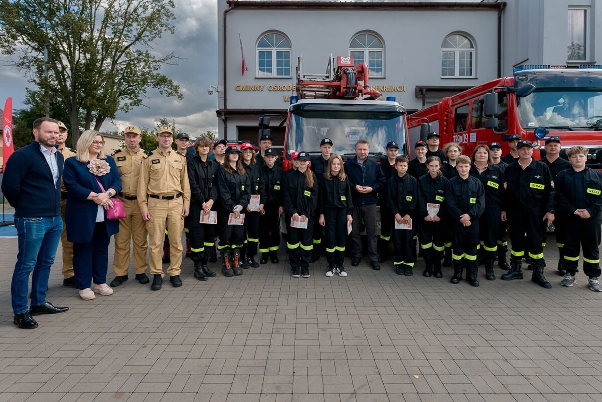 Spotkanie ministra Marcina Kierwińskiego z druhami z OSP Niedrzwica Duża